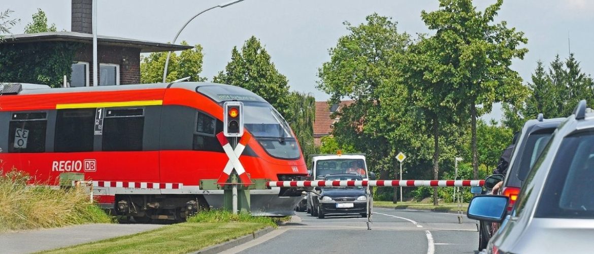 Passaggio a livello: le regole del Codice della Strada