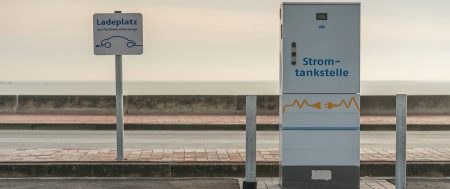 Stazioni di ricarica ogni 60 km obbligatorie per legge entro il 2025