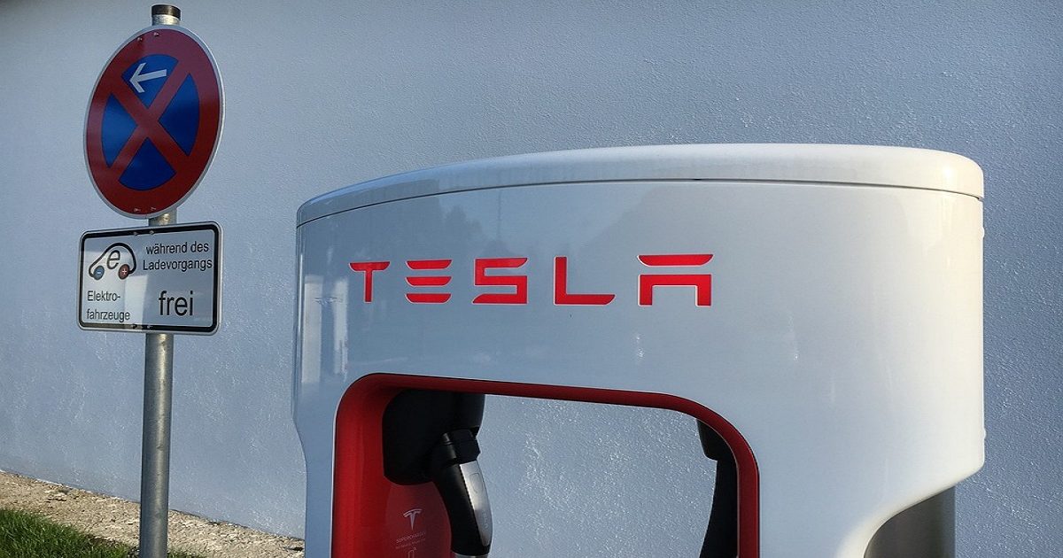 Tesla, Musk taglia i prezzi di due modelli