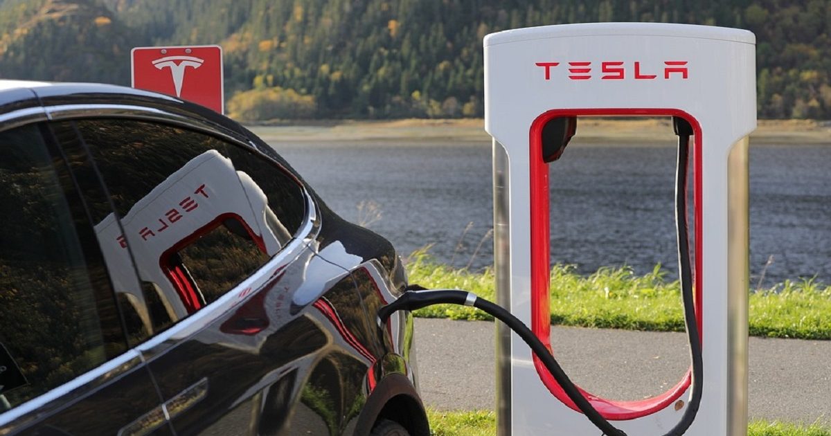 Tesla, i Supercharger aperti a tutte le elettriche anche in Italia