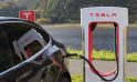 Tesla, i Supercharger aperti a tutte le elettriche anche in Italia