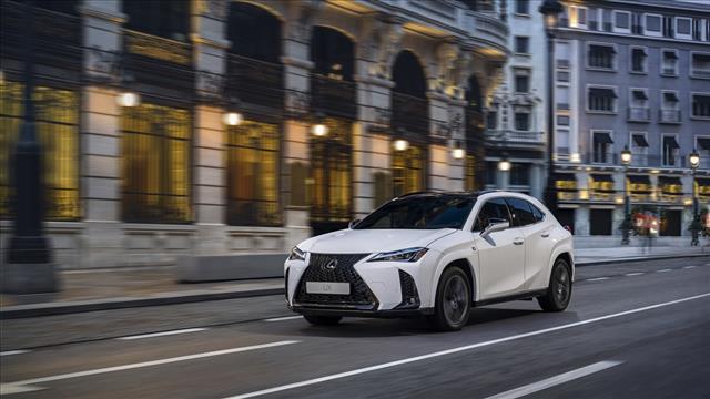 LEXUS UX Hybrid 4WD Design