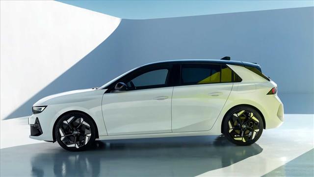 OPEL Astra 1.6 Plug-in Hybrid 225 CV AT8 GSe