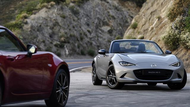 MAZDA MX-5 1.5L Skyactiv-G RF Exclusive-Line