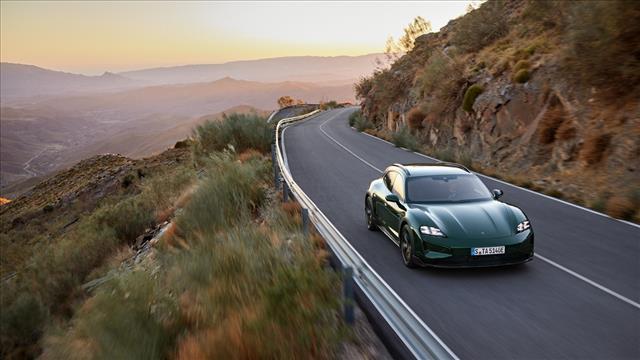 PORSCHE Taycan 4 Cross Turismo
