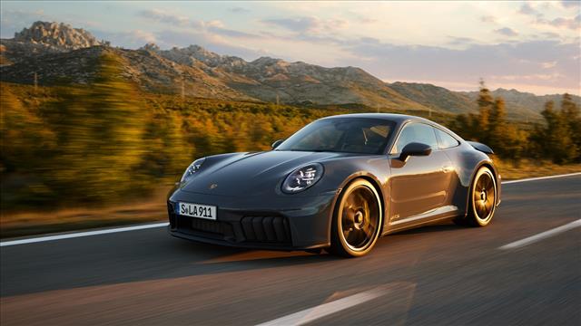 PORSCHE 911 Carrera 4 GTS