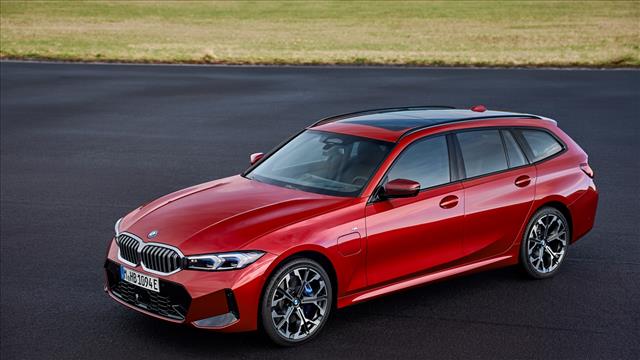 BMW 330e Touring Hybrid Edition