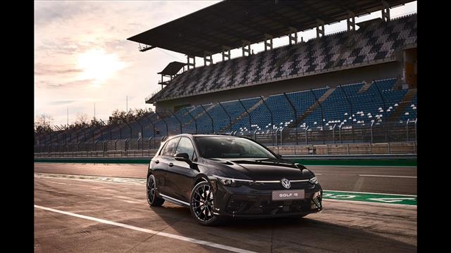 VOLKSWAGEN Golf 2.0 TSI R DSG 4Motion Black Edition