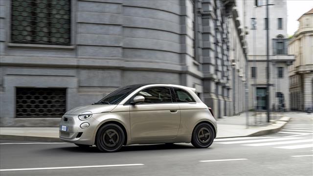 FIAT 500 Giorgio Armani Berlina 42 kWh