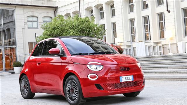 FIAT 500 Red 3+1 23,65 kWh