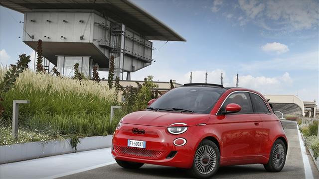 FIAT 500 Red Cabrio 42 kWh