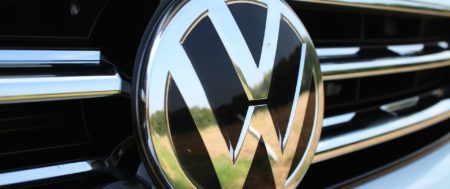 Crisi di chip semiconduttori, Daimler e Volkswagen fermano le produzioni